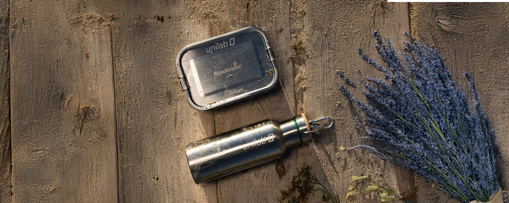 Trinkflasche mit Logo gravieren lassen: Mindestmengen, Kosten und Lieferzeiten im Vergleich - Blockhütte